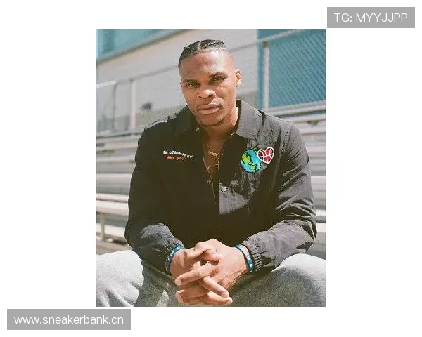 威少衣柜里塞满潮牌，训练迟到被罚百万还笑嘻嘻