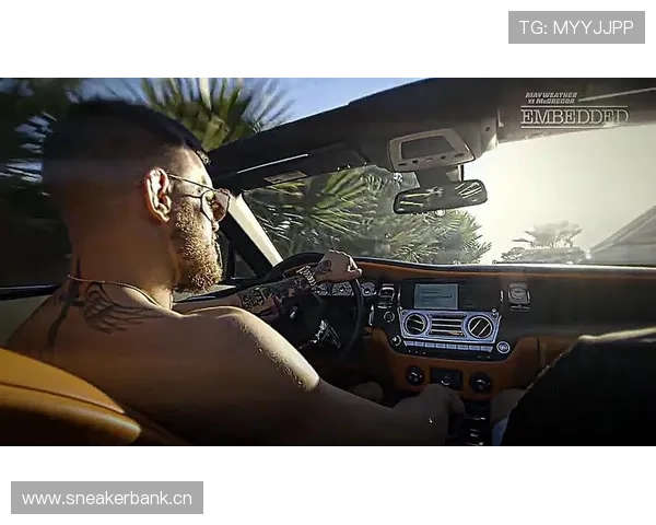 康纳·麦格雷戈在家练拳时顺手给车库镶了金边