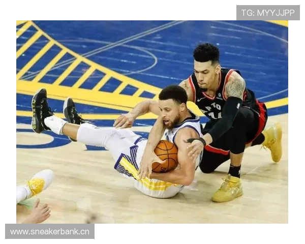 丹尼·格林三分效率提升显著，拉开进攻空间助力球队关键得分