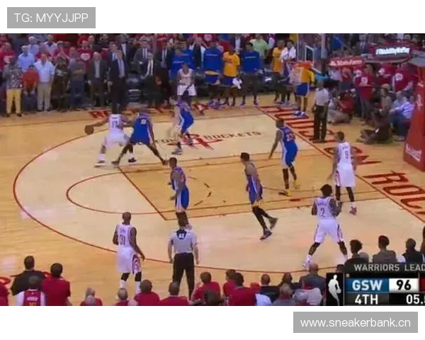 全面解析篮球比赛中脚踢球违例的规则定义与判定标准